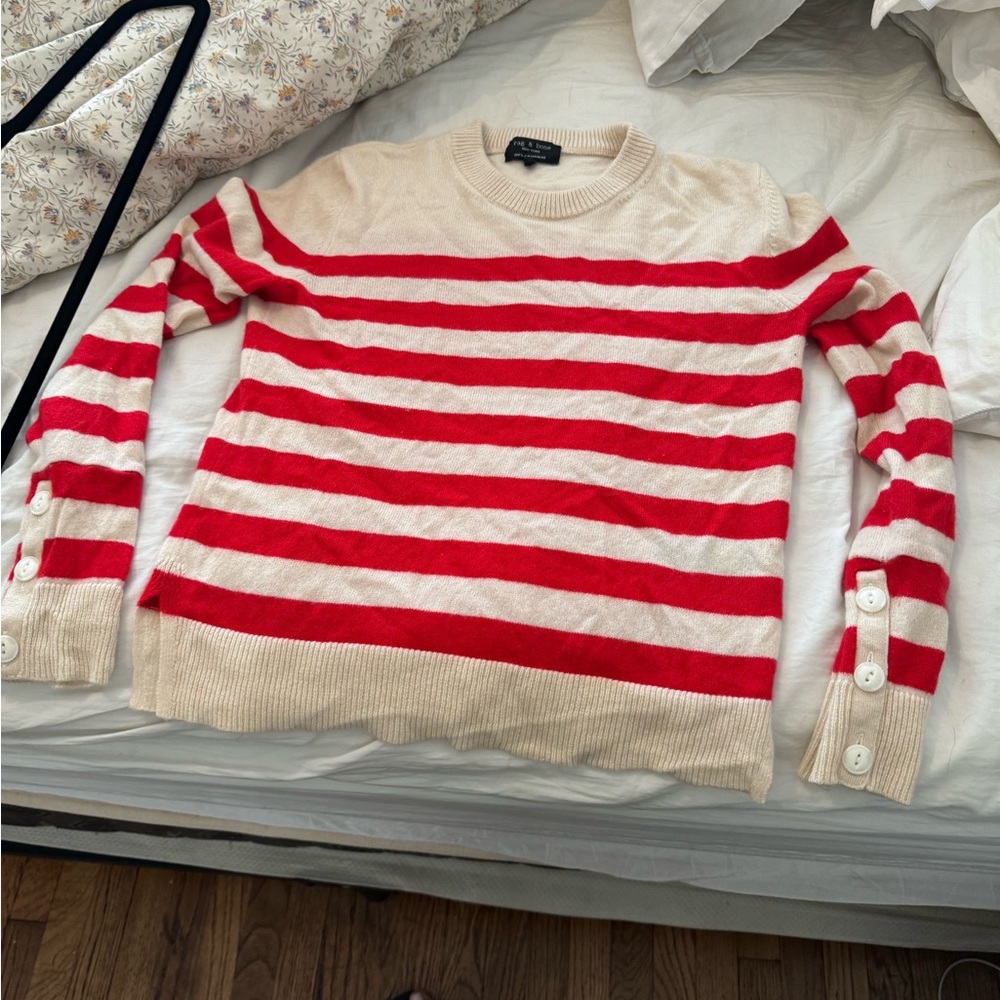 XS rag and bone sweater fits like an XXS
